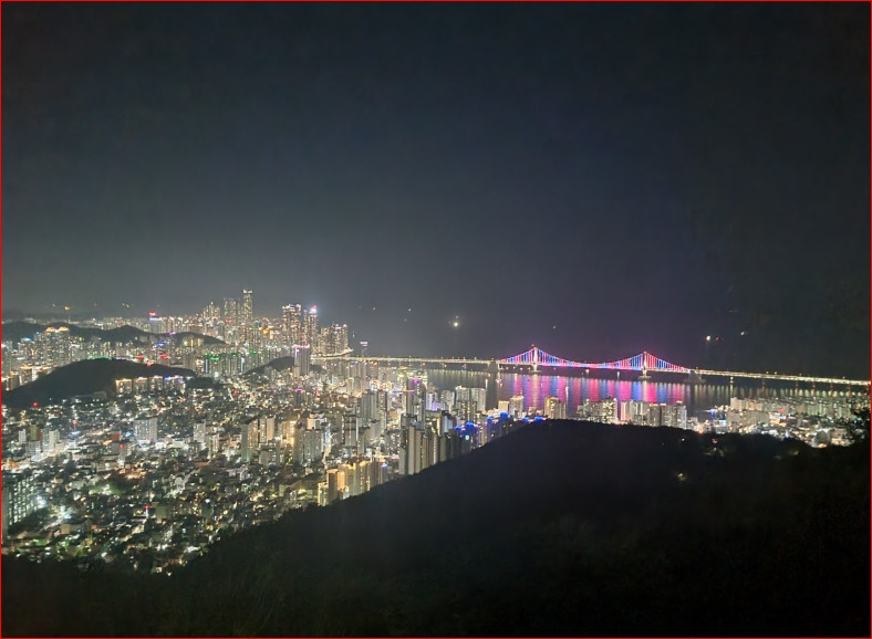 금련산 인근 능선 전경