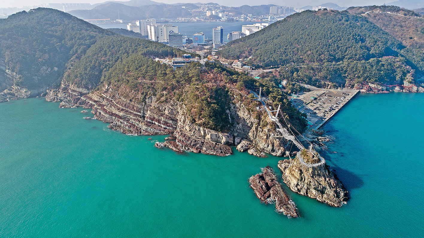 암남공원 지질공원의 해안 전경입니다.