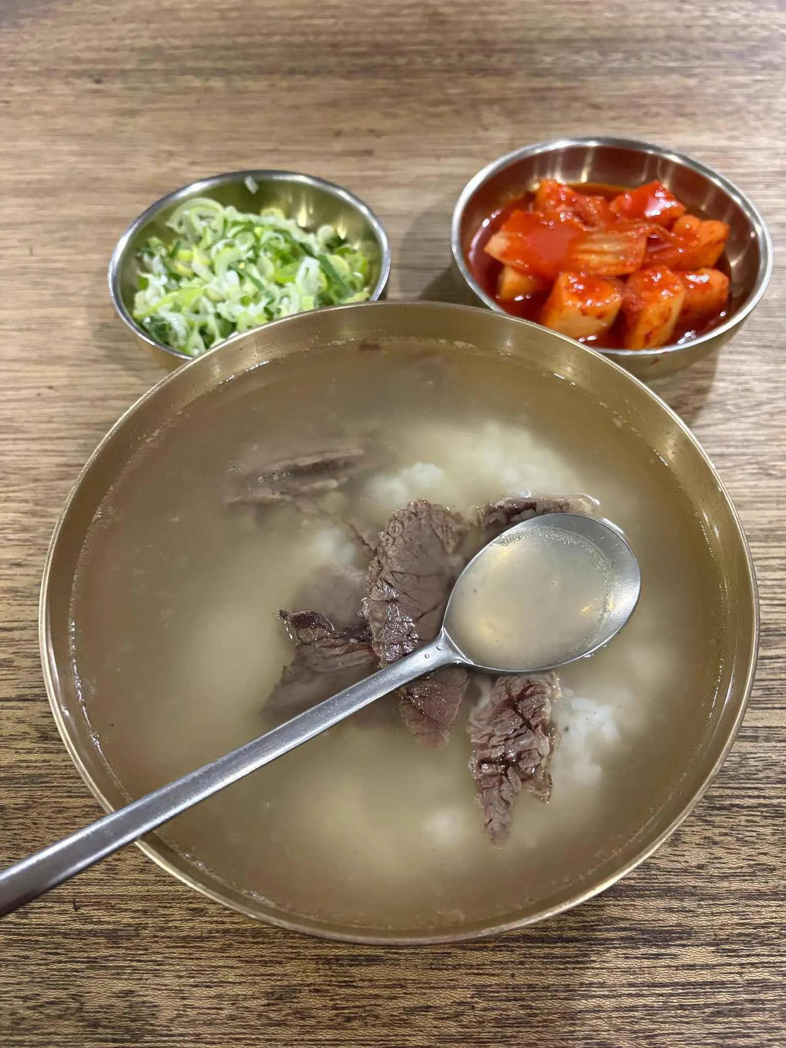 Gomtang at 7 a.m. in Myeongdong, Hadongkwan’s Original Location Since 1939