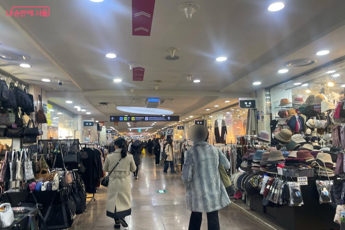 Gangnam Terminal Underground Shopping Mall Stretching 880 m Underground to the Han River