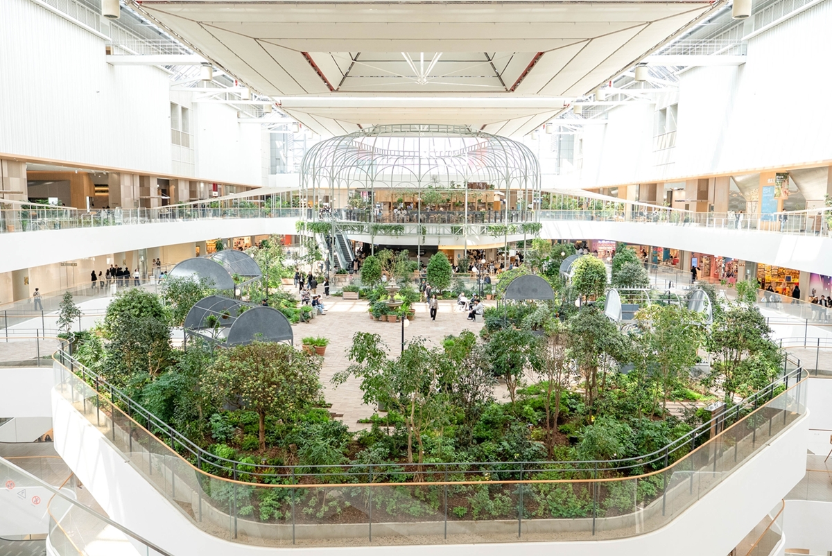 The Hyundai Seoul, a 3,300㎡ Indoor Forest Built Inside Parc1 in Yeouido