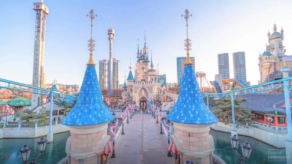 Lotte World Adventure, the 1989 indoor theme park with direct access from Jamsil Station