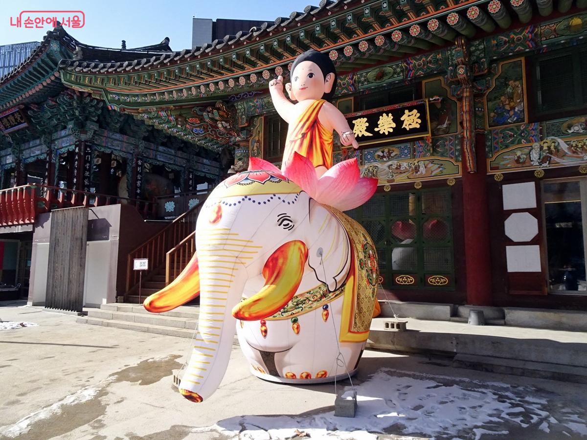 Jogyesa Temple, the heart of Korean Buddhism in 1910, in the middle of Jongno