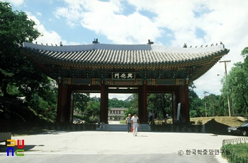 서울 경희궁 흥화문 정면입니다.
