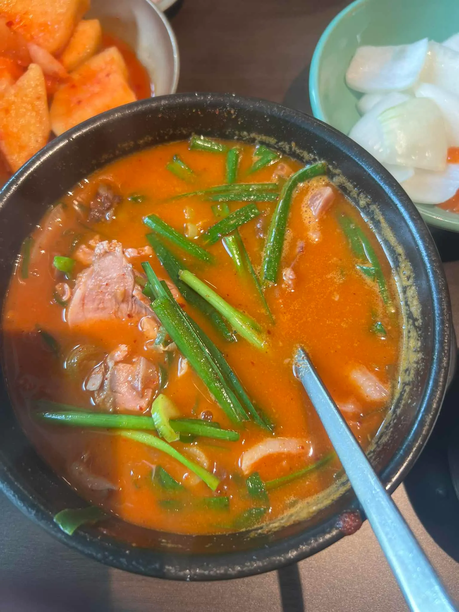 Cheongwaok Main Branch, 90 m from Exit 3 of Hanseong Baekje Station, with sundae-guk after passing through the blue-tiled gate