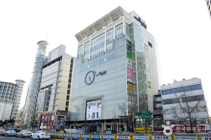 The Crossroads of Dongdaemun Night Shopping: What to Know About 24 Hours and Exit 14 at Hello apM