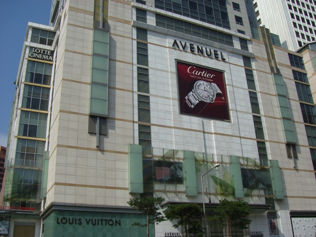 AVENUEL, opened in 2005 and directly connected to Euljiro 1-ga Station Exit 7
