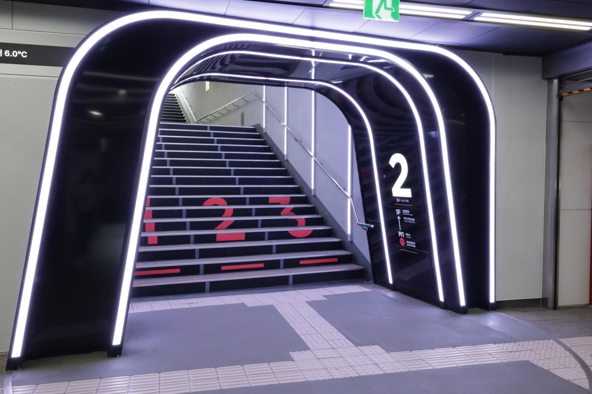 Runner Station Connecting Exit 2 of Yeouinaru Station to 8.4 km Along the Han River