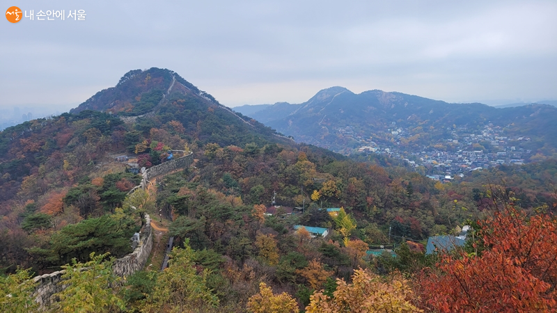 Bugaksan, 342.5 m, where the fortress climbs along Seoul’s northern ridge