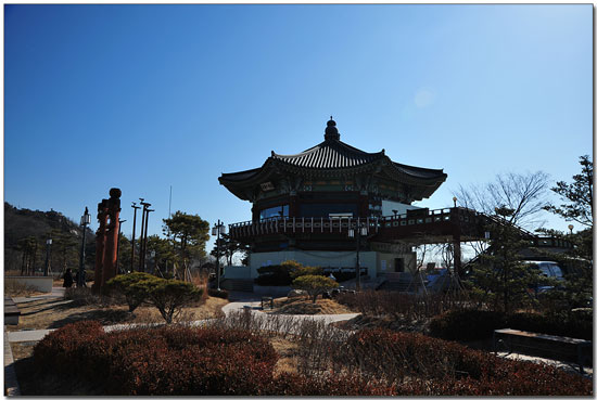 북악산 팔각정 조망 명소입니다.