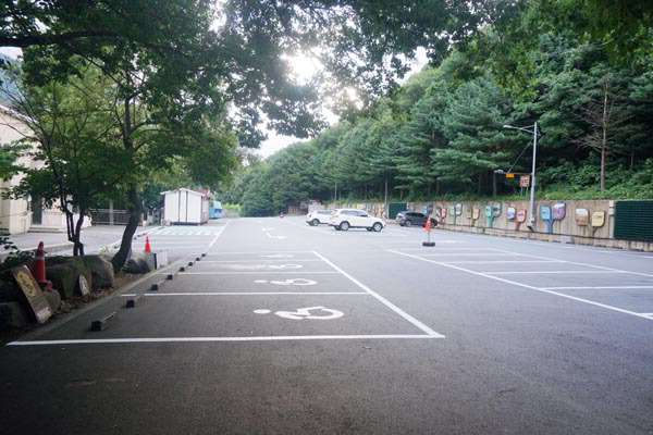 용수골과 쇠점골 들머리 호박소주차장입니다.