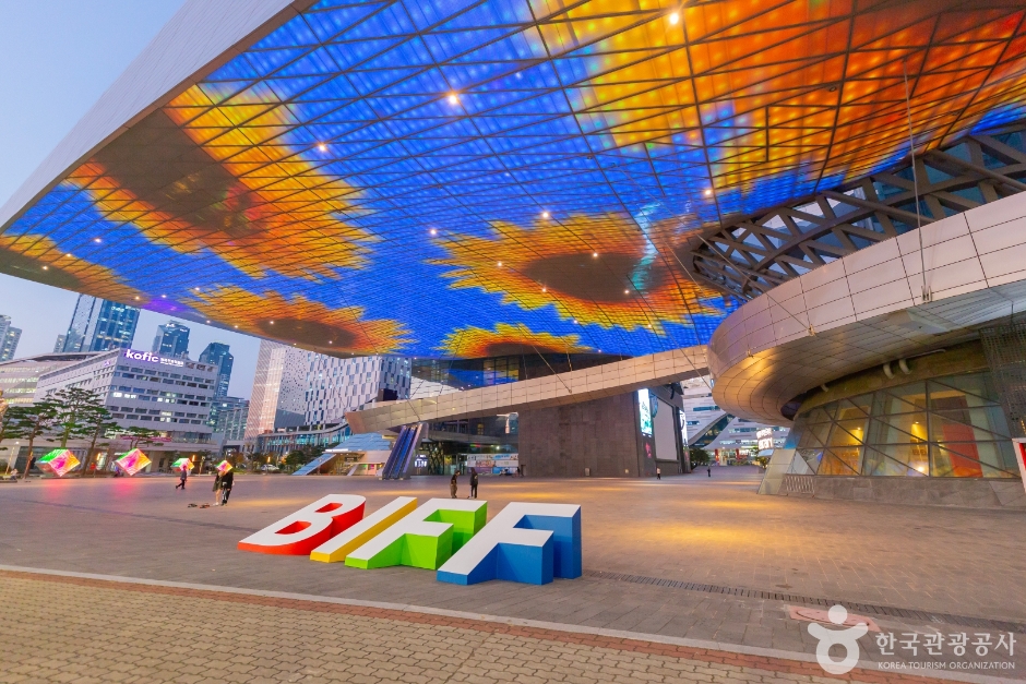 How to Walk Around Busan Cinema Center Beneath Its 163-Meter Cantilevered Roof