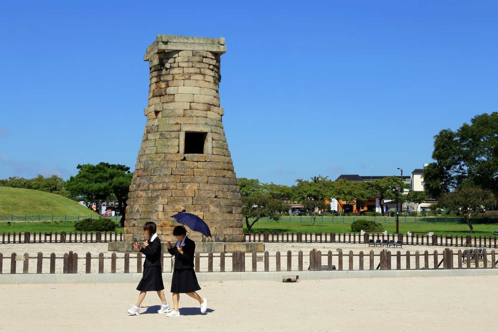 경주 첨성대 전경입니다.