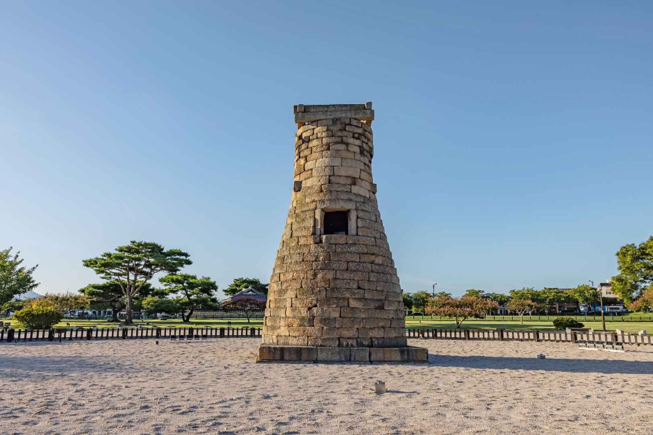 경주 첨성대 관광 안내 이미지입니다.
