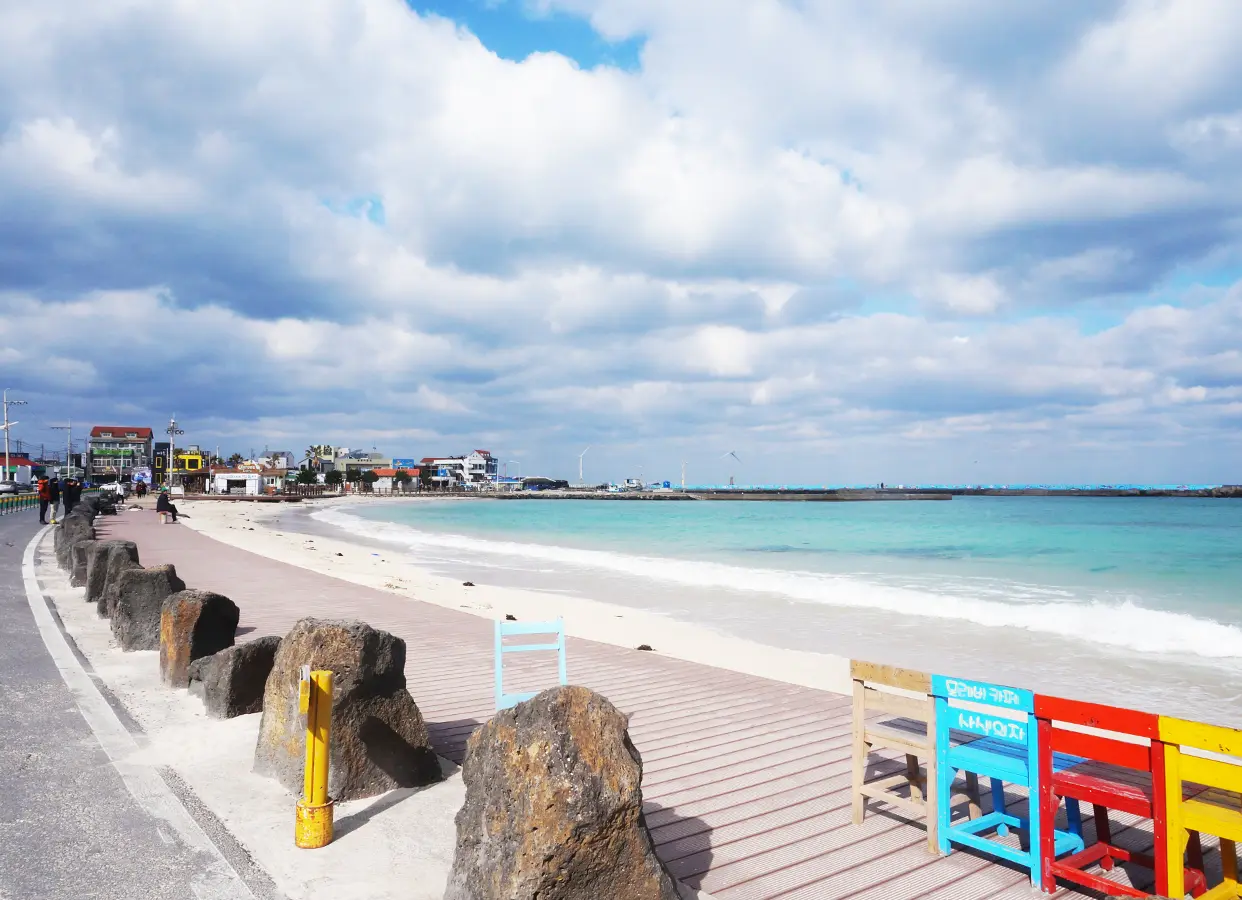 How to Connect the Sea and Olle Trail Route 20 in Woljeong-ri, Whose Name Means “Where the Moon Stayed”