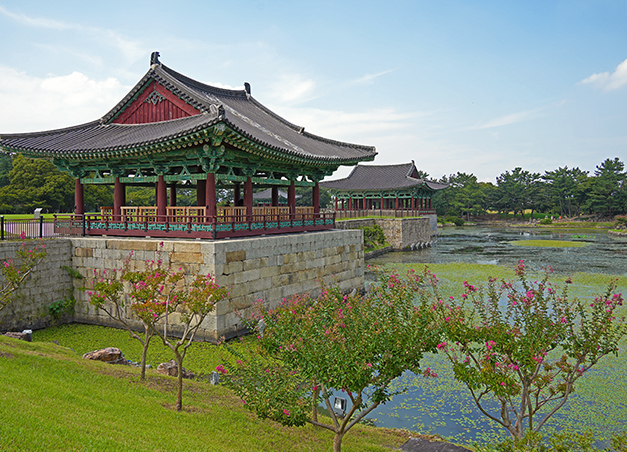 신라 정원으로 소개된 경주 동궁과 월지입니다.