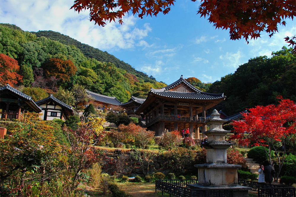 Reading Goryeo Architecture at Yeongju Buseoksa Temple, Between the Entasis Columns and the Western Buddhist Altar