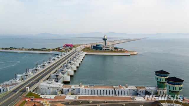 새만금방조제 전경입니다.