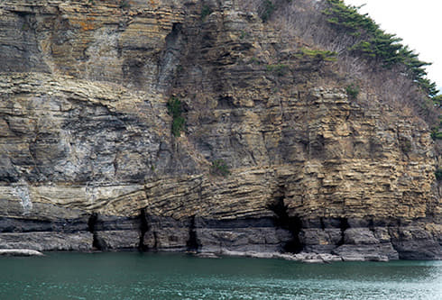 How to Read the Byeonsan Peninsula: From Chaeseokgang’s 87-Million-Year-Old Strata to Jikso Falls in Inner Byeonsan