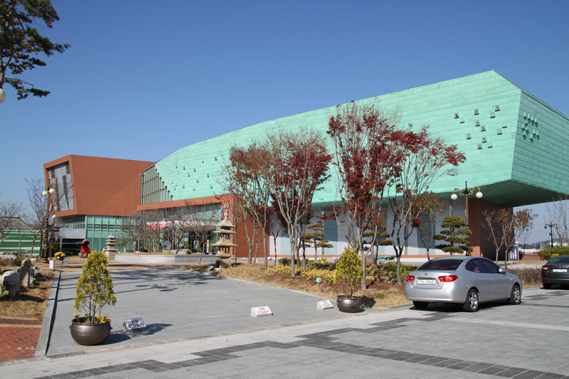 A 2.5-Hour Walking Route Tracing Colonial Exploitation, Starting at Gunsan Inner Harbor