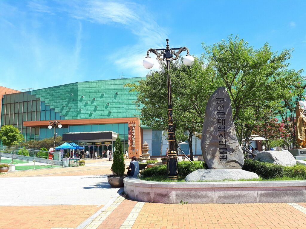 군산 근대역사거리 추천 동선의 거리 풍경과 근대 건축물입니다.