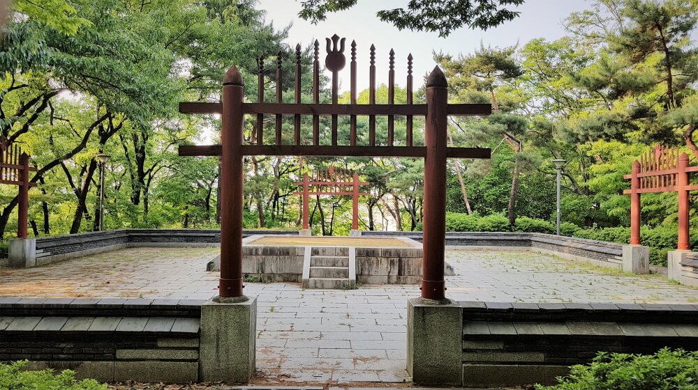 사직공원 안의 산책 공간입니다.