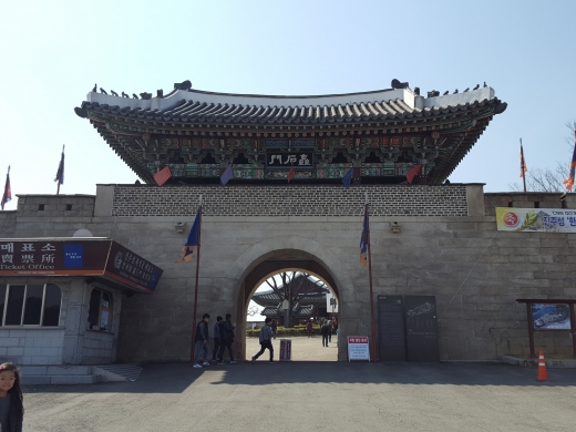 진주성 입구 모습입니다.