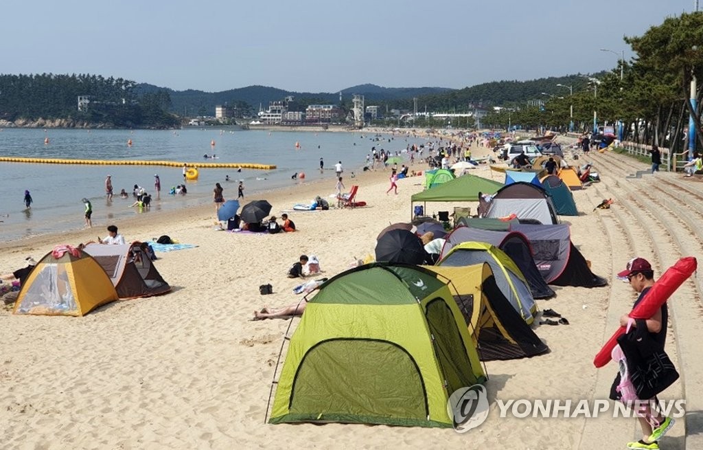 태안 만리포해수욕장 찾은 피서객