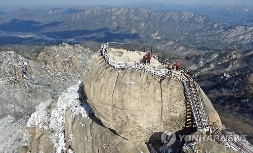 천왕봉 1,058.4m부터 법주사·세조길까지, 보은 속리산을 걷는 법