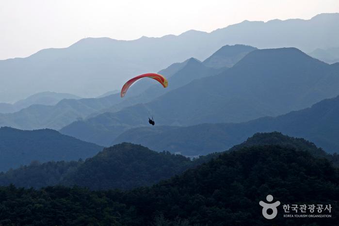 한국관광공사가 소개한 단양 만천하스카이워크 전경입니다.