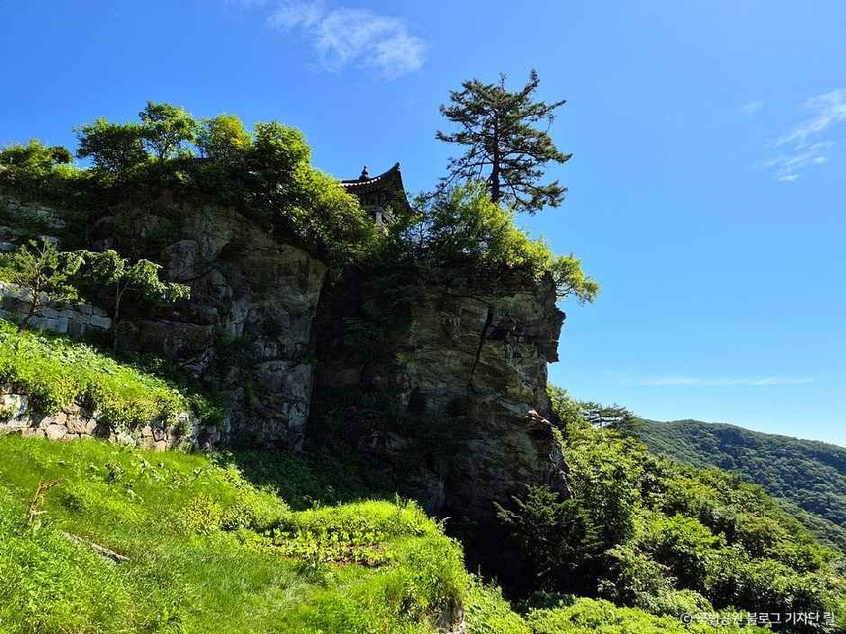 A Day on Wonju’s Chiaksan, Connecting Birobong at 1,288 m with 668-Year-Old Guryongsa Temple