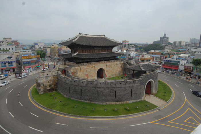A 3-Hour Walk Through King Jeongjo’s New City: The Gates, Water Gates, and Palace of Suwon Hwaseong