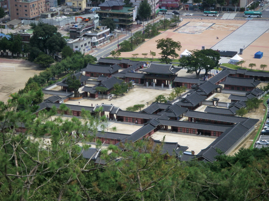 수원 화성행궁 전경입니다.