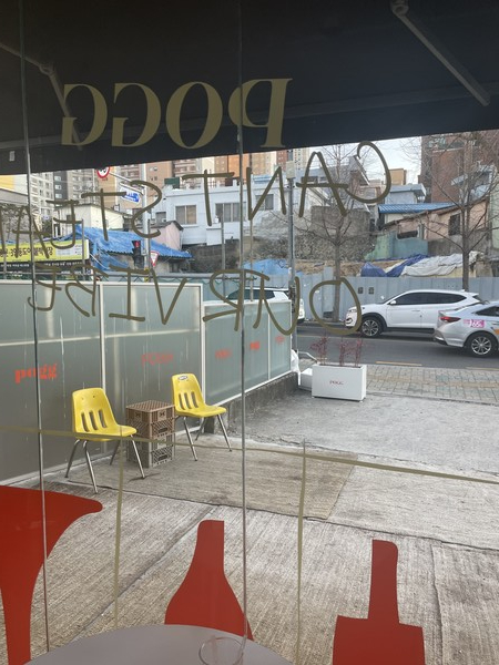 전포동 카페거리의 카페 공간입니다.
