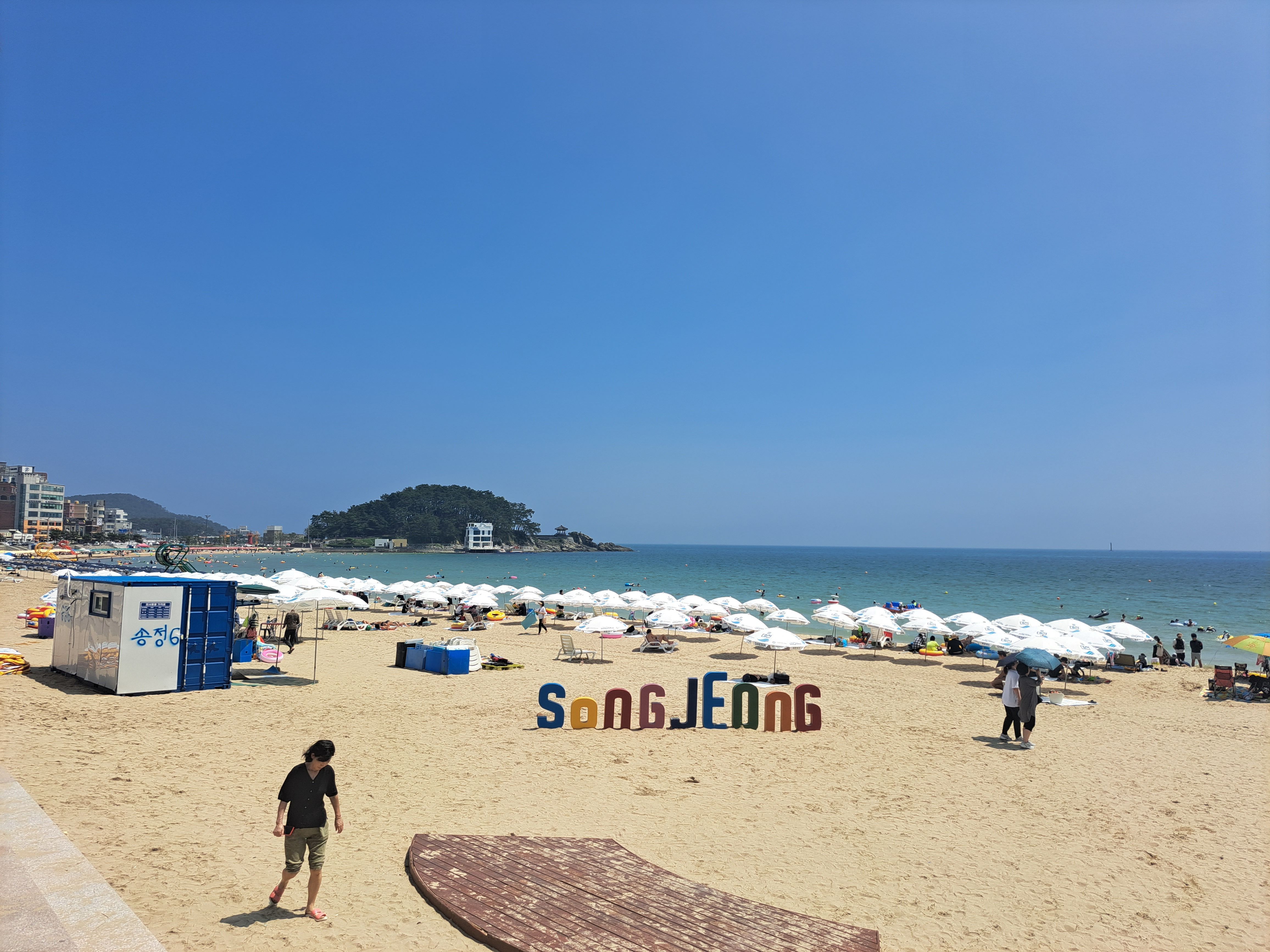 송정해수욕장 1.2km 백사장과 죽도공원을 잇는 부산 동쪽 바다