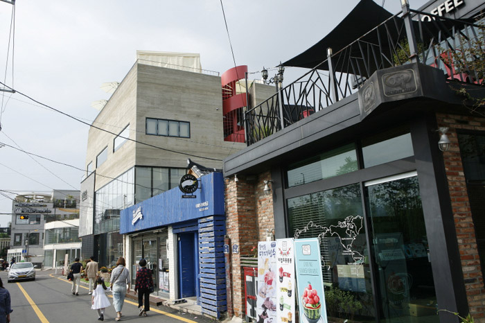 동명동 골목에서 푸른길까지, 광주 구도심의 시간이 카페가 된 곳