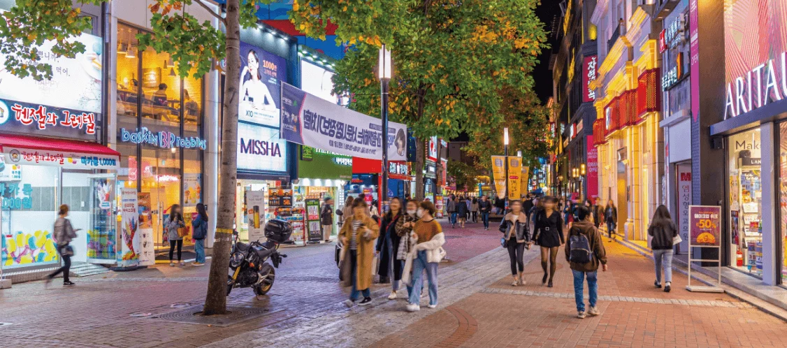 대구 동성로거리 쇼핑 구역 사진입니다.