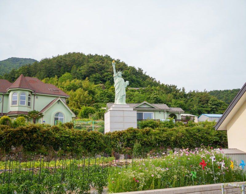 호구산 아래 재미교포 귀향촌, 남해미국마을