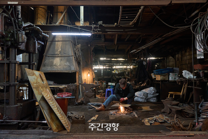 통영 서호시장 안쪽 골목에 남은 간판 없는 옛 대장간