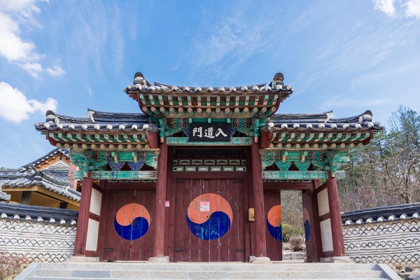 원수산 초입에 있는 덕성서원 입도문. 세종시 제공