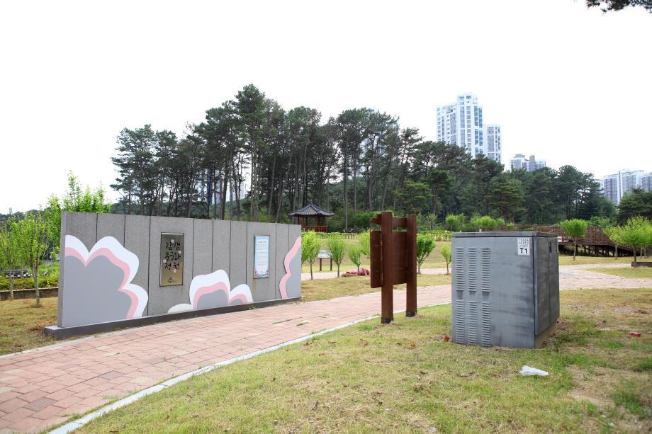 세종보 2층 커뮤니티 공간에서 바라본 금강과 한두리대교