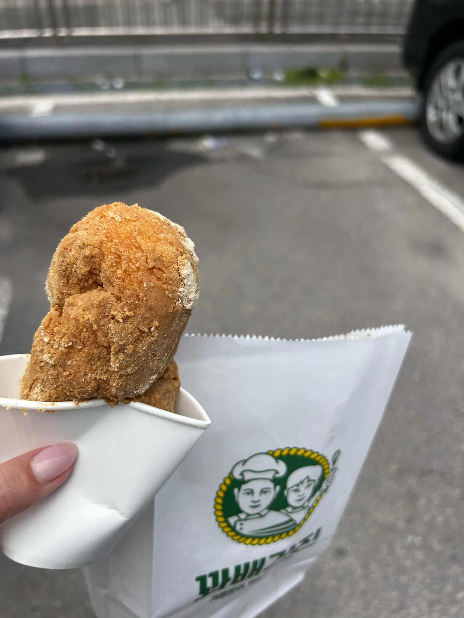 동두천 중앙시장 꽈배기진 사진입니다.
