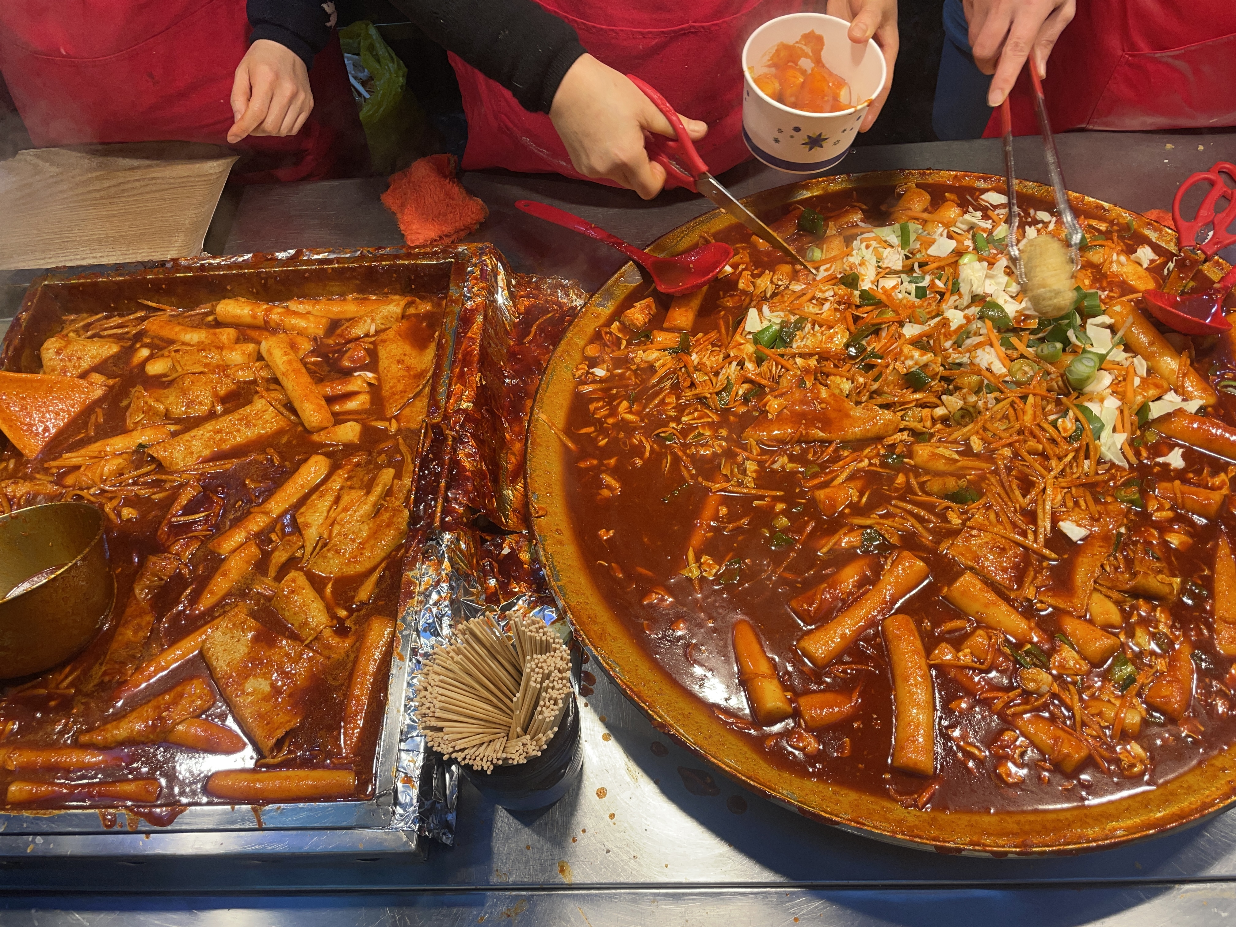 부평깡통시장 한복판에서 만나는 이가네떡볶이의 굵은 쌀떡