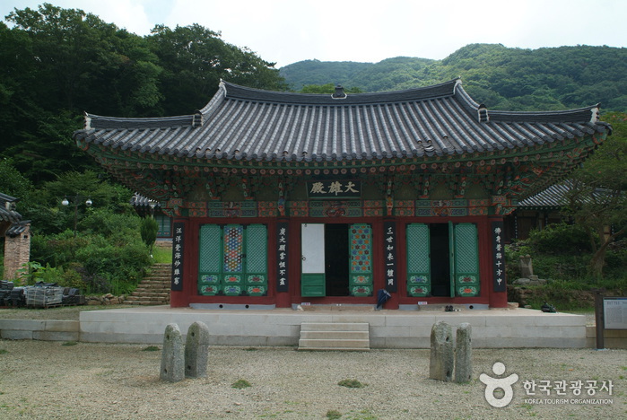붉은 상사화 길 끝에서 만나는 백제 불교의 첫 장, 영광불갑사