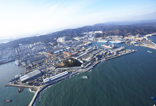 한국관광공사가 제공한 현대중공업 울산공장 관련 사진입니다.