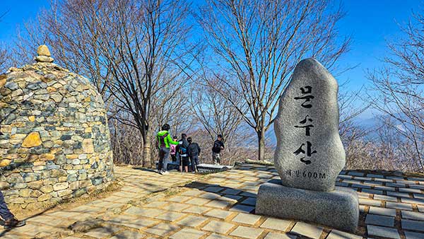 해발 600m 문수산 정상입니다.