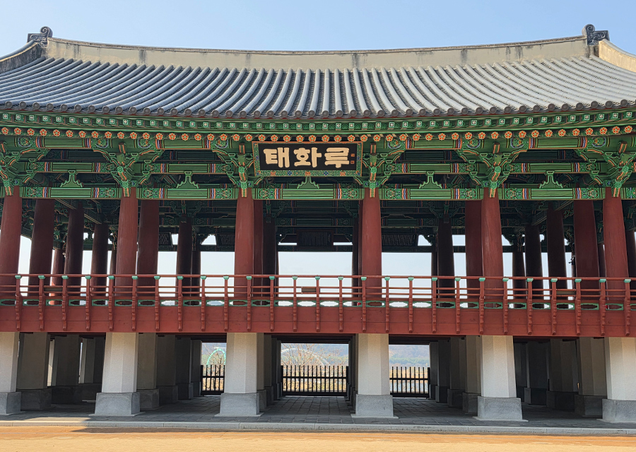 643년 태화사에서 2014년 복원까지, 태화강 절벽 위 태화루