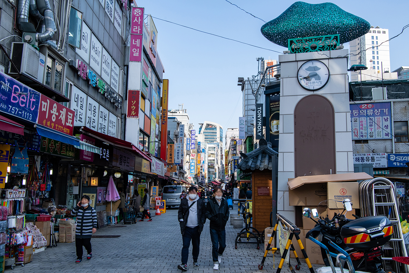 From Sungnyemun Gate and the 1897 Changnae Market to the Night Wholesale Alleys: How to Read Namdaemun Market