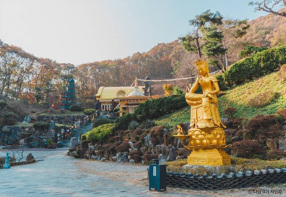 How to Read Yongin’s Wawoojeongsa Temple, Between Yeonhwasan’s 48 Peaks and a 12-Meter Reclining Buddha
