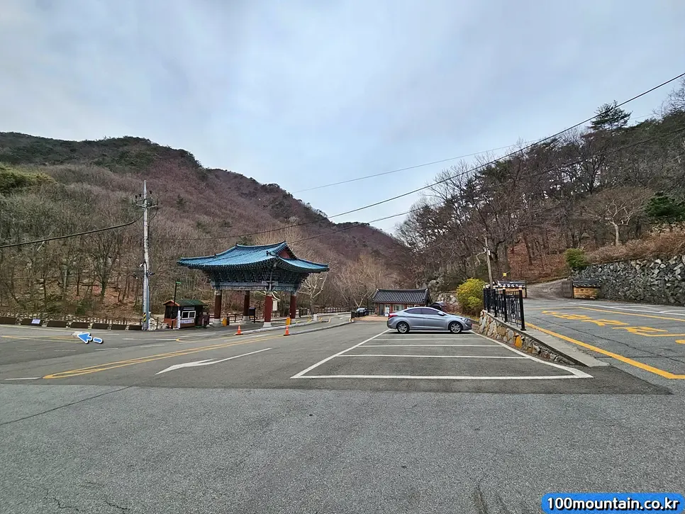양산 내원사 일주문입니다.